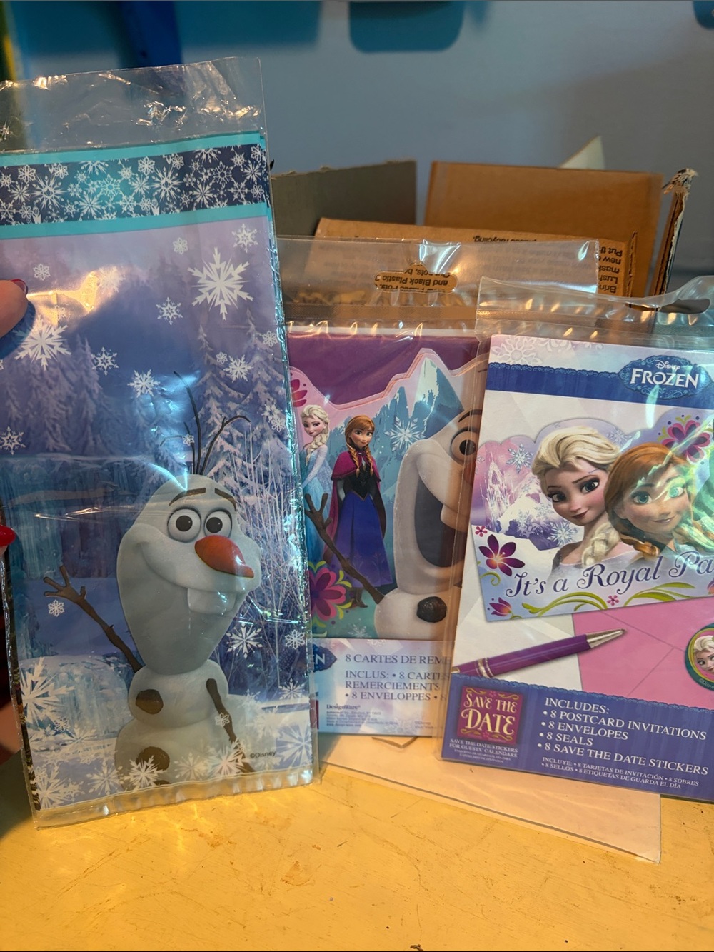 Disney Frozen Party Set with Olaf, Elsa & Anna - Bags and Invitations